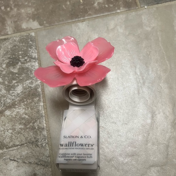 Bath & Body Works Pink Flower Wallflower - Picture 3 of 3